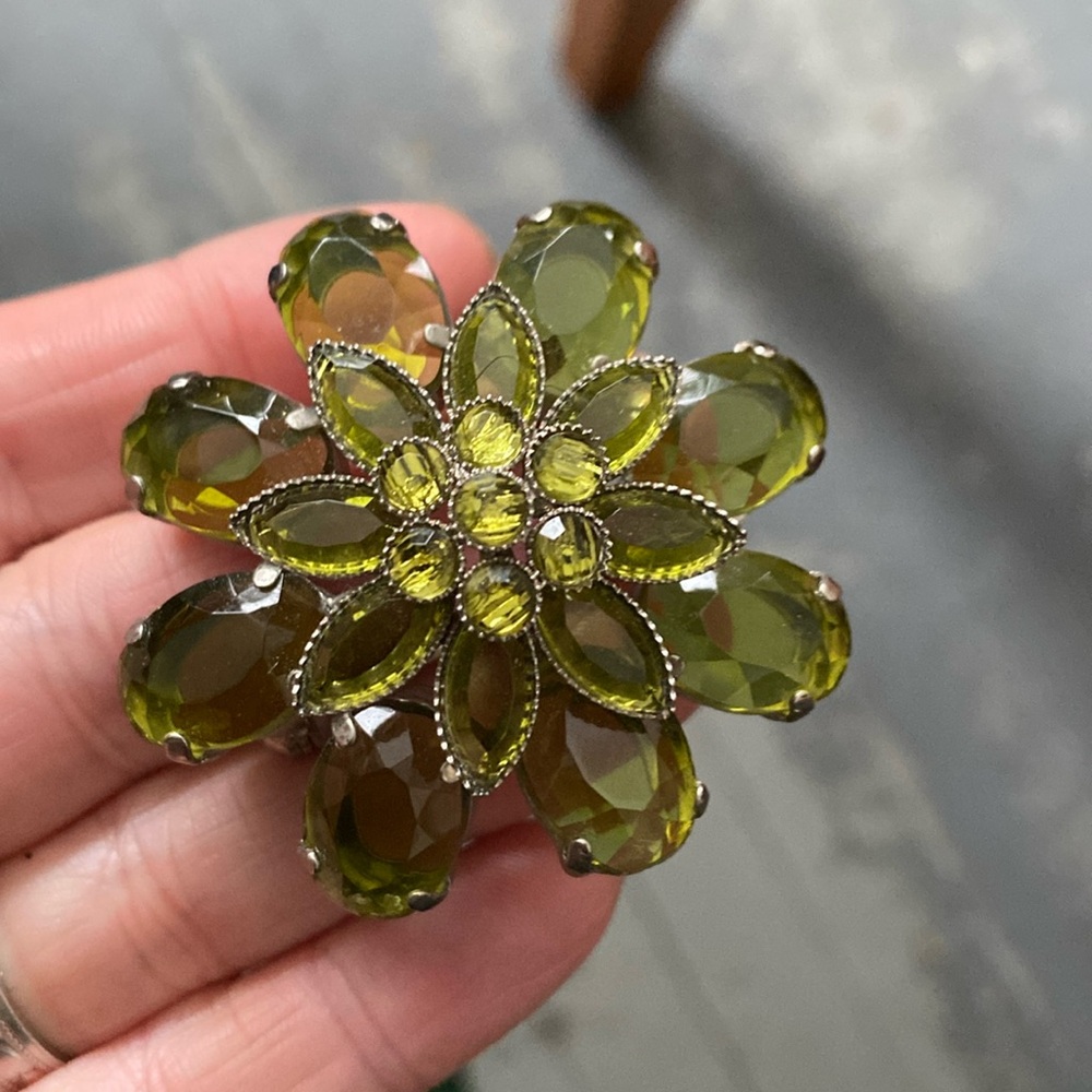 Green Glass Brooch Pin Pendant on Silver Tone. Gorgeous Layered Flower Statement